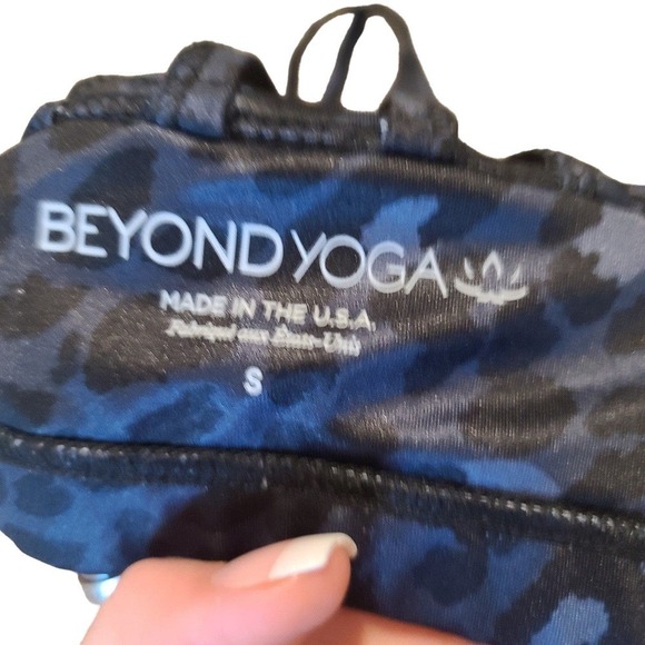 Beyond Yoga Lux Atlas Bra in Black Leopard size small - Picture 3 of 5